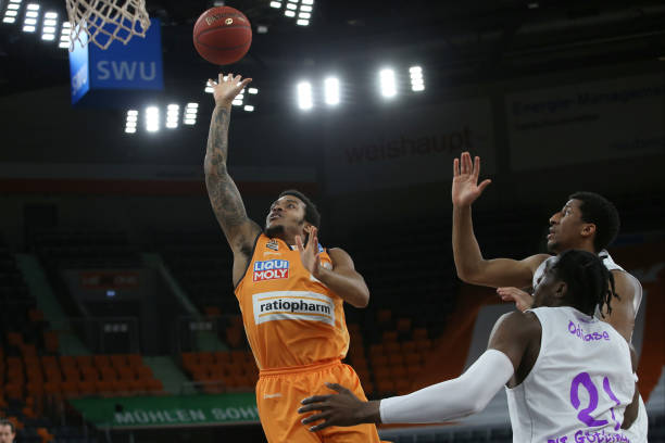 的回防与中 的回防与中